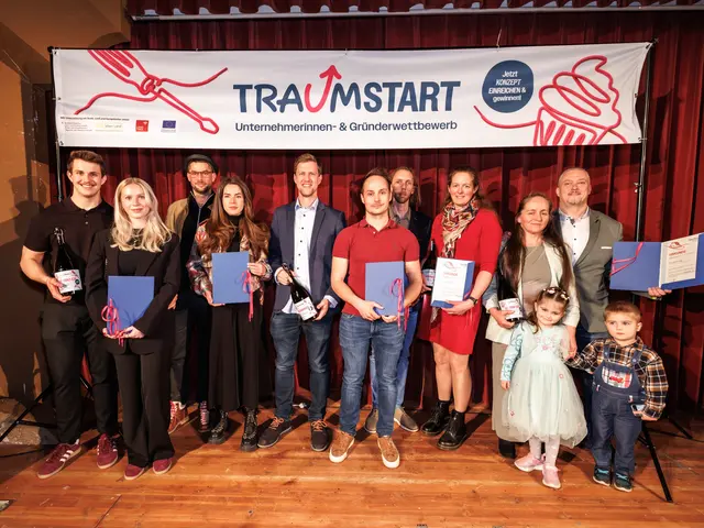 Die sechs Gewinner des Leader-Gründerwettbewerbs „Traumstart“ wurden in Brixlegg prämiert. | Foto:  Maximilian Köck