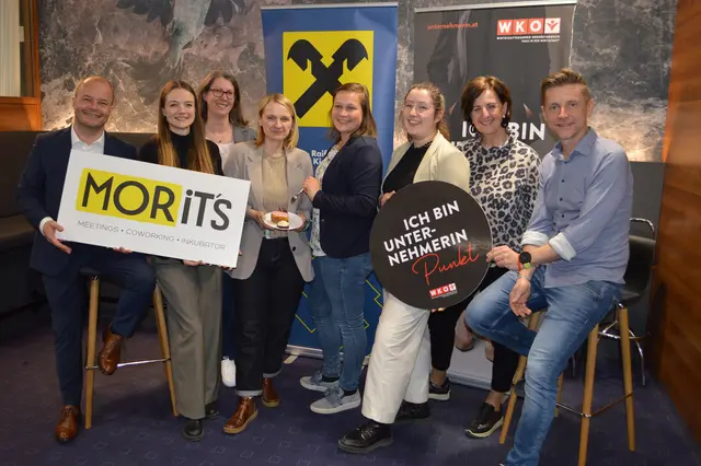 Vorstand Michael Eiblwimmer (Raiba Kirchdorf), Victoria Hurth (Holzbau Hurth), Elisabeth Schmid (Habanero), Christa Kern (Konditorin), Steffi Postl (Bezirksvorsitzende FidW, Gasthaus Hüthmayr, Kremsmünster), Ines Sperrer (Bezirksvorsitzende-Stv., InesMaria Schneiderei, Kremsmünster), Anita Wolf (Bezirksvorsitzende-Stv., La Toscana di Anita Wolf, Kremsmünster), Mario Pramberger (Bürgermeister, Unternehmensberatung wirklich.wirksam) (von links) | Foto: WKO Kirchdorf