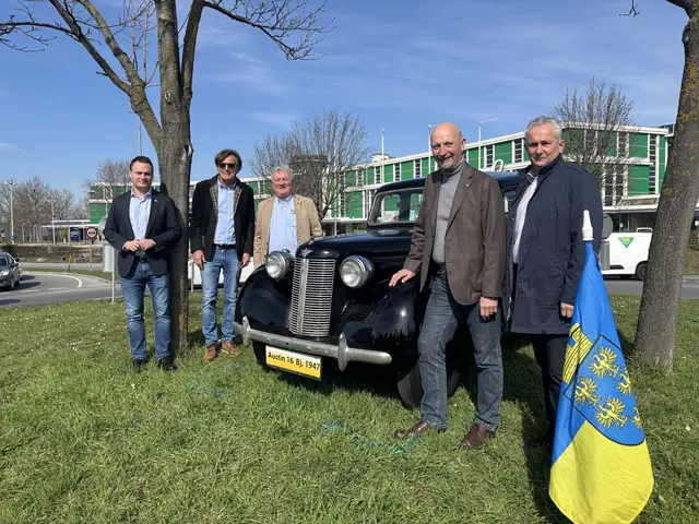Landtagsabgeordneter Andreas Bors, die Initiatoren Manfred Hogl und Engelbert Baum von der Oldtimer Messe Tulln, Bezirkshauptmann Andreas Riemer und Bürgermeister Leopold Figl. | Foto: Victoria Edlinger