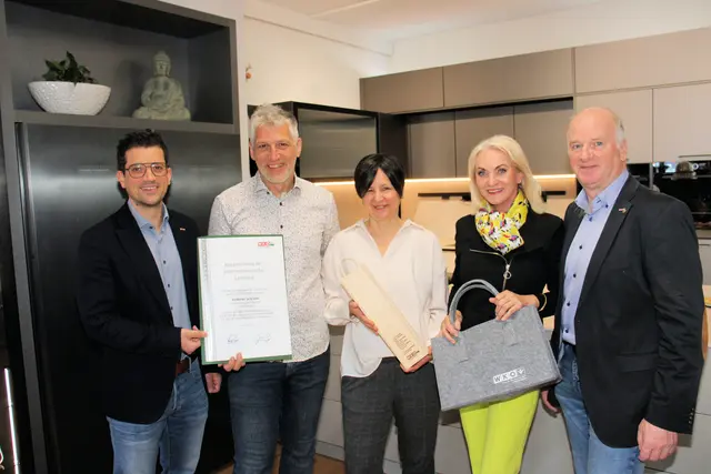 Andreas und Daniela Schriebl wurden von Lukas Kalcher, Riki Vogl und Werner Jost geehrt. | Foto: Cescutti