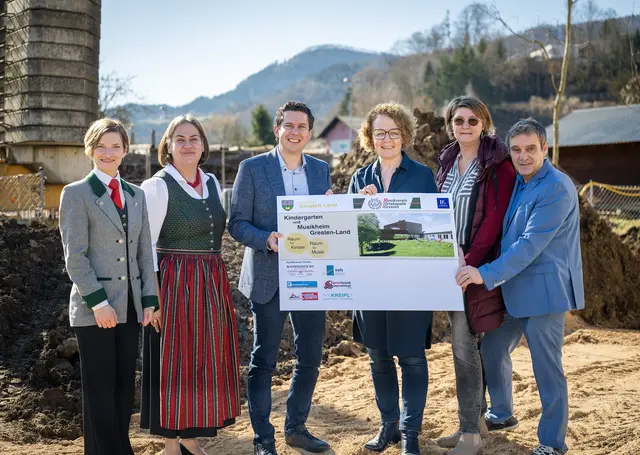 In der Gemeinde Gresten-Land ist der Spatenstich für den Zubau des Kindergartens und des neuen Musikheims erfolgt. | Foto: Pfeffer/Niederösterreichische Landeskorrespondenz