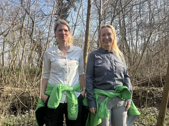 Karoline Zsak und Erika Dorn vom Nationalpark Donau-Auen.  | Foto: Claudia Bräuer