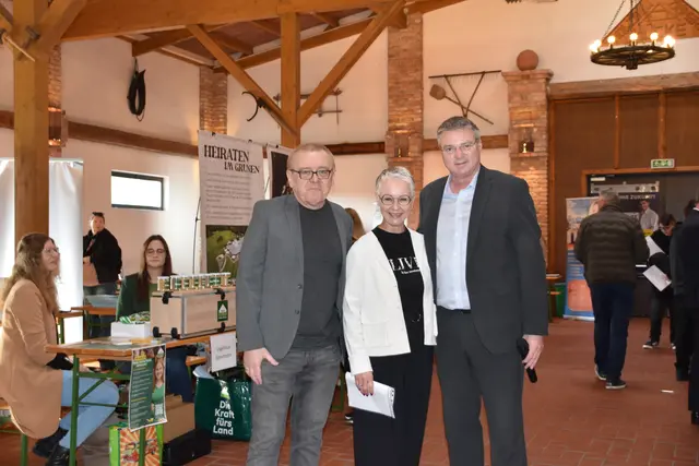 Wirtschaftsstadtrat Harald Kuchwalek, Bürgermeister Wolfgang Kocevar, AMS Baden Chefin Christine Grill-Eisner. | Foto: Mirjam Preineder