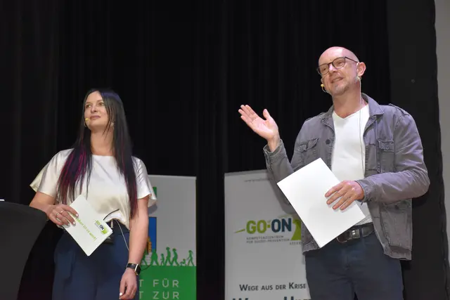 Sonja Schuster und Robert Konrad führten durch den Abend "Man(n) kann reden". | Foto: MeinBezirk/Waltraud Fischer