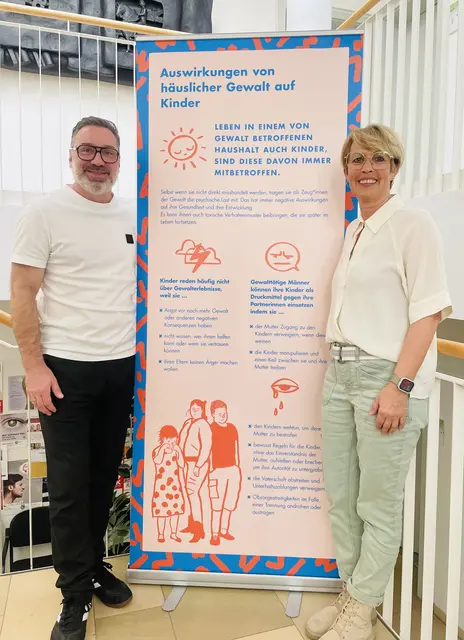 Bewusstseinsbildung wollen Bgm. Andreas Derntl und VBgm. Michaela Traxler (Vorsitzende Sozialausschuss) im Gemeindeamt St. Georgen gezielt vorantreiben. | Foto: Michaela Traxler