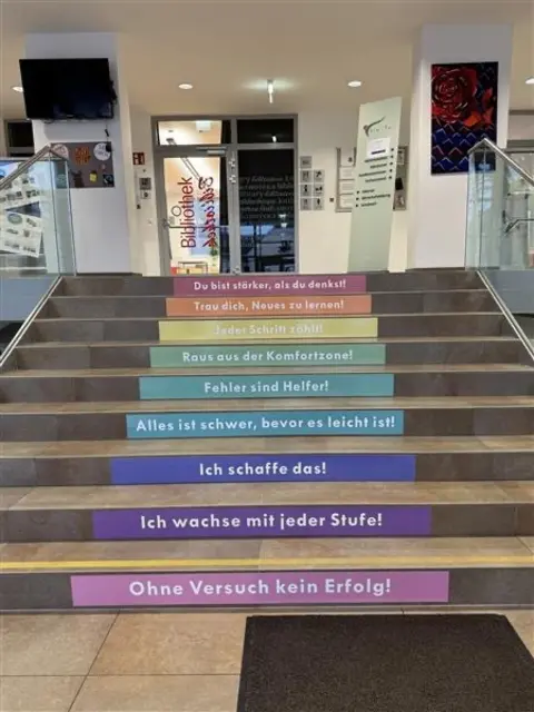 Neues Schulprojekt der HLW Hollabrunn: Neugestaltung der Eingangstreppen. | Foto: HLW Hollabrunn