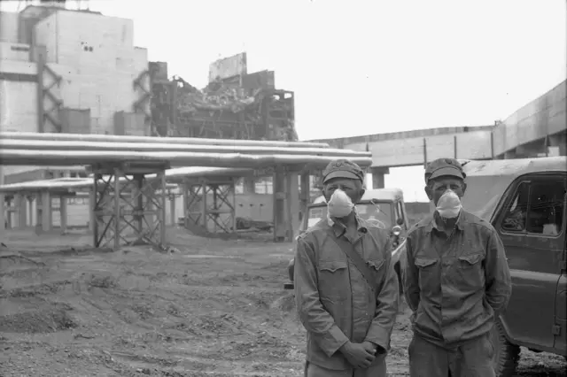 Als es 1986 im Kernkraftwerk von Tschernobyl zu einer nuklearen Katastrophe kam, mussten sogenannte "Liquidatoren" die lebensgefährlichen Aufräumarbeiten durchführen. Eine Fotoausstellung in Graz erinnert unter anderem an sie. | Foto: Oleg Veklenko