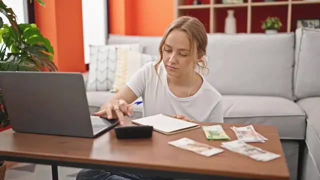 Problematisch ist in der Oststeiermark vor allem der Gender Pay Gap: Frauen bekommen weit weniger raus als Männer. | Foto: stock.adobe (Symbolfoto)