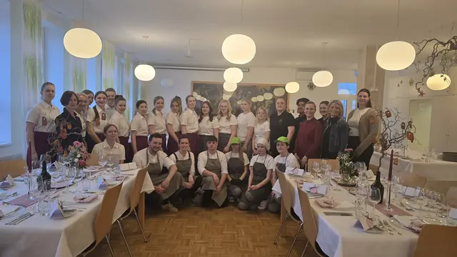 Die zweiten und dritten Jahrgänge der Fachschule Maria Lankowitz zauberten mit dem Trautentalwirt ein großartiges Menü. | Foto: FS Maria Lankowitz