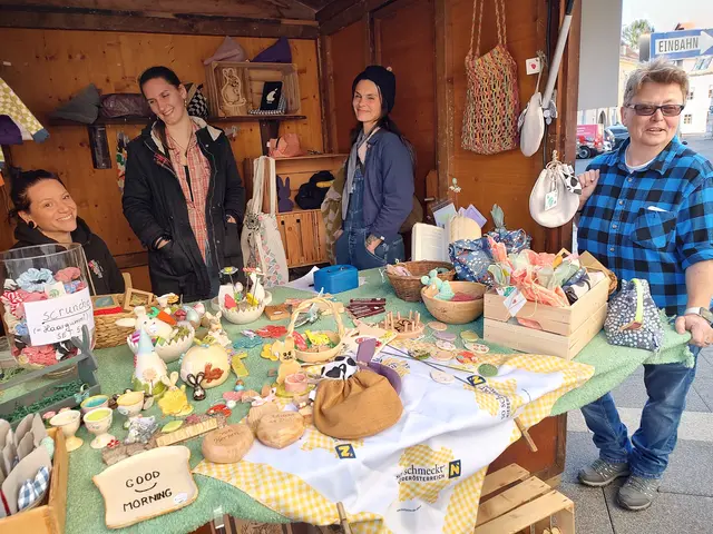 Am Ostermarkt wird Handwerk angeboten. | Foto: Kreska