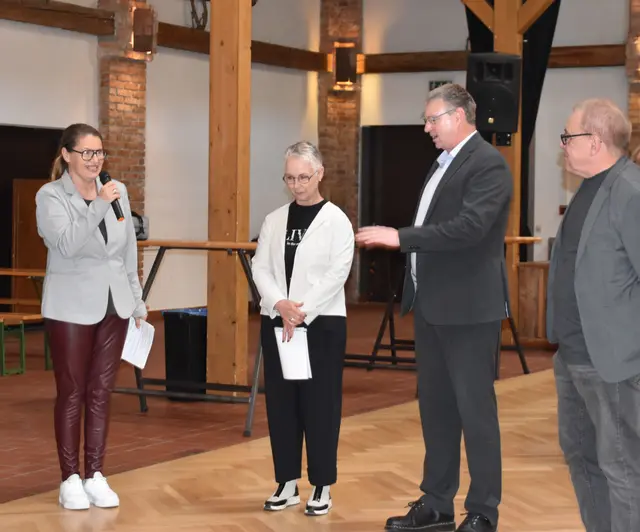 Moderatorin Petra Geringer-Martinsich, AMS Baden Chefin Christine Grill-Eisner, Bürgermeister Wolfgang Kocevar und Wirtschaftsstadtrat Harald Kuchwalek. | Foto: Mirjam Preineder