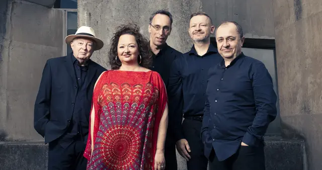 Die stimmgewaltige Sängerin Tini Kainrath tritt am Samstag, 25. April, mit ihrer Klezmer-Formation im Lebensquell Bad Zell auf. | Foto: Bernhard Eder