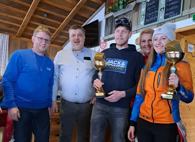 Die Sieger mit den Veranstaltern und Bürgermeister Wilfried Mödritsch. | Foto: Gemeinde Albeck
