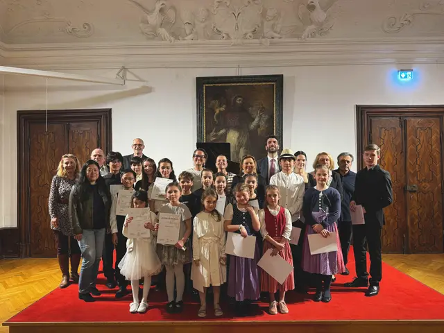 Die jungen Talente der Musikschule Klosterneuburg mit Vizebürgermeisterin Maria T. Eder, Kulturstadträtin Katharina Danninger (beide ÖVP) und Direktor Luca Pelanda im Augustinussaal des Stifts Klosterneuburg. | Foto: Stadt Klosterneuburg/Pöschl