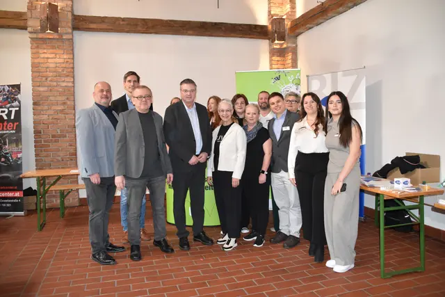 Jobmesse in der Feuerwehrscheune Unterwaltersdorf mit Stadtgemeinde, AMS und NMS. | Foto: Mirjam Preineder