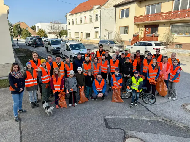Die fleissigen Sammler. | Foto: Gemeinde Weiden