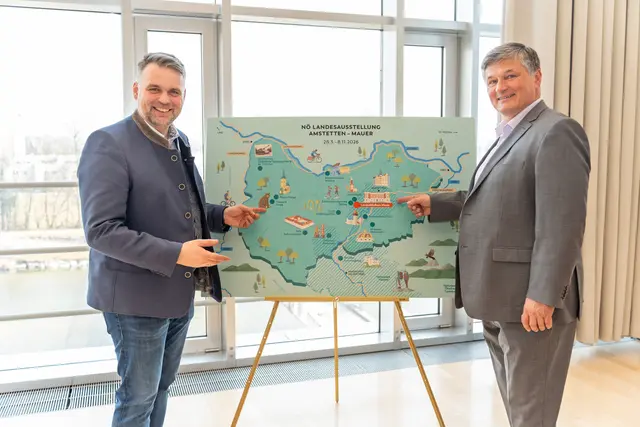 Haags Bürgermeister Lukas Michlmayr und Erwin Klissenbauer, Geschäftsführer Schallaburg. | Foto: Gemeinde