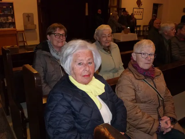 Die Gäste schnappten sich die besten Plätze in der Kirche und genossen das Konzert.  | Foto: Vanessa Wittmann