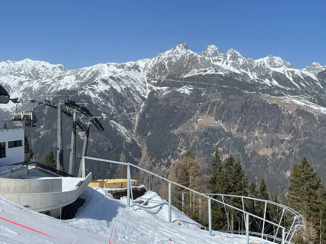 Neben der Bergstation ensteht gerade der neue Elfer-Coaster. Sein Start ist für Anfang Juli anvisiert. | Foto: Kainz
