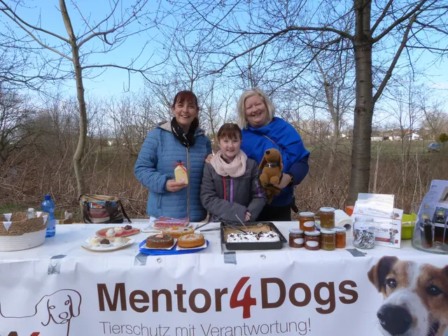 Obfrau von Mentor4Dogs Petra Chiba berichtete am Stand von ihrer Arbeit für Hunde aus schwierigen Verhältnissen. | Foto: Vanessa Wittmann