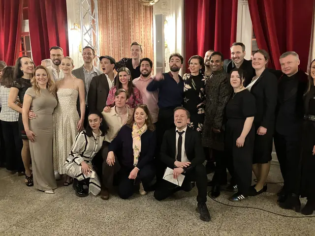 Gruppenbild bei der Premierenfeier | Foto: Stockmann