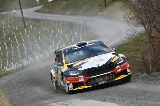 Michael Lengauer im Skoda Fabia RS Rally2 führt weiterhin die Rebenland Rallye an. | Foto: Harald Illmer