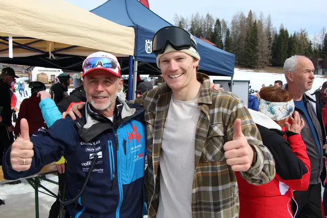 Olympiastarter und Absolvent der Ski-Mittelschule Samuel Baumgartner (re.) mit seinem ehemaligen Trainer Harald Blehrmühlhuber. | Foto: MeinBezirk/Staudinger