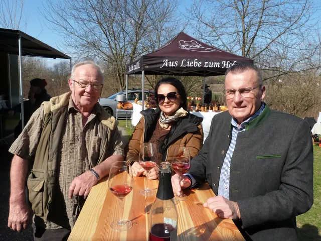 Aus Liebe zur Regionalität: Der Markt der Erde lockte mal wieder zahlreiche Besucherinnen und Besucher in den Pfarrhof nach Lutzmannsburg.  | Foto: Vanessa Wittmann