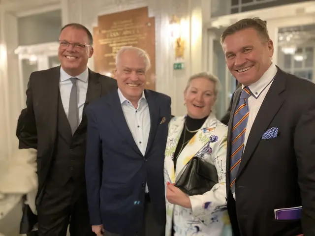 Rechts Michael Lakner, links Kai Uwe Garrels, mit Bildregisseurin Karina Fibich und ihrem Partner Herbert.

 | Foto: Stockmann