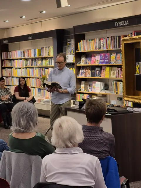 "Volles Haus" in der Tyrolia bei der Lesung von Marc Elsberg. | Foto: Tyrola/Resler/