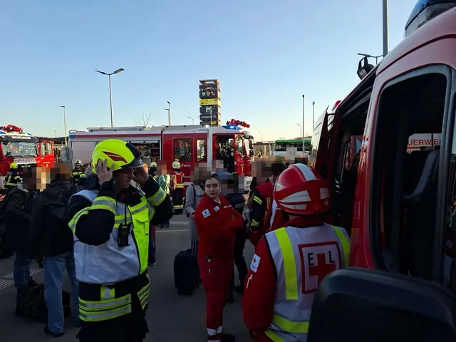 Am Tullnerfelder Bahnhof mussten rund 500 Zuggäste  aus einem ICE evakuiert werden. | Foto: DOKU NÖ