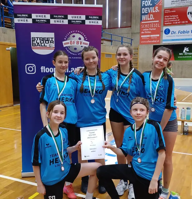 Die steirische Schulmeisterschaft im Floorball fand in der Sporthalle Gößgraben in Trofaiach statt. | Foto: Heidi Leb