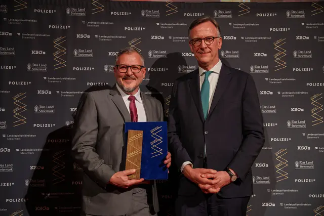 Polizei und Justiz: René-Alexander Kargl mit Oberlandesgerichtspräsident Michael Schwanda. | Foto: LPD Stmk/Huber