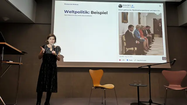Ingrid Brodnig während ihres spannenden Impulsvortrages zu digitaler Bildmanipulation.