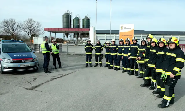 Beim praktischen Teil der Schulung in Perg | Foto: BFK Perg/Strach