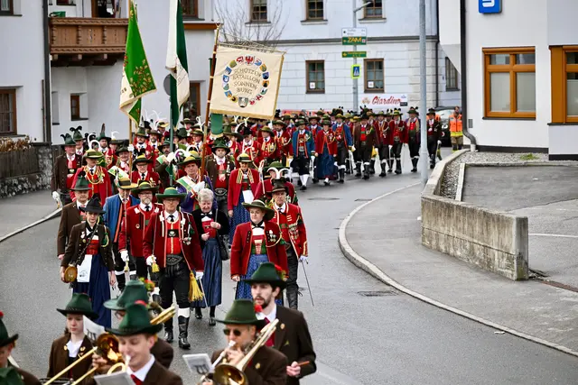 Beeindruckender Einmarsch der Delegierten zu den Klängen der Musikkapelle Aldrans. | Foto: Hassl