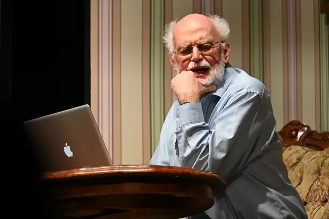 'Pierre' wundert sich über die Umgangssprache mit dem PC. Er versucht "Leiste, Menü und Ordner" richtig zu verstehen. | Foto: Gerlinde Siebenhandl