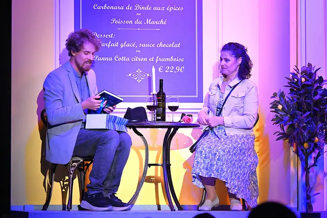 Erstes Dating in Brüssel vom 'angeblichen' Pierre mit Flora, gespielt von Hannelore Mayrhofer