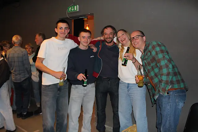 Nachbarn und Freunde aus Innsbruck bei der Premiere.