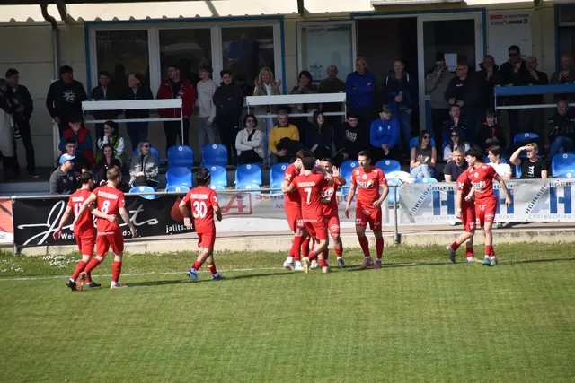 Nur wenige Augenblicke später jubeln die Großpetersdorfer Kicker über das 1:0 in der Nachspielzeit. | Foto: MeinBezirk/Michael Strini