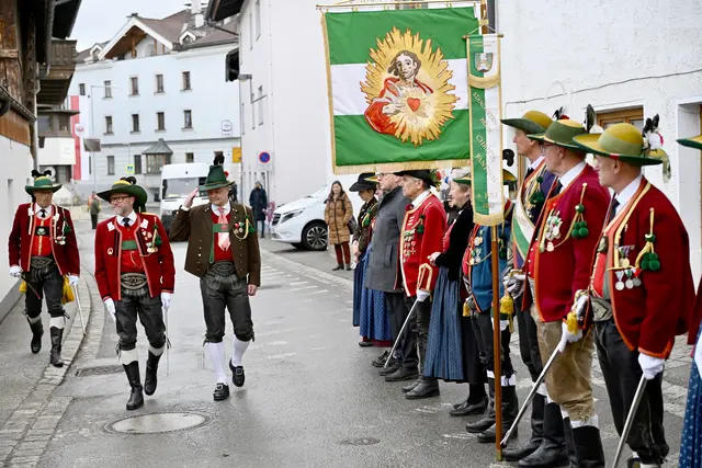 Abschreitund der Front: Viertelkommandant Mjr. Thomas Zangerl und Bgm. Johannes Strobl | Foto: Hassl