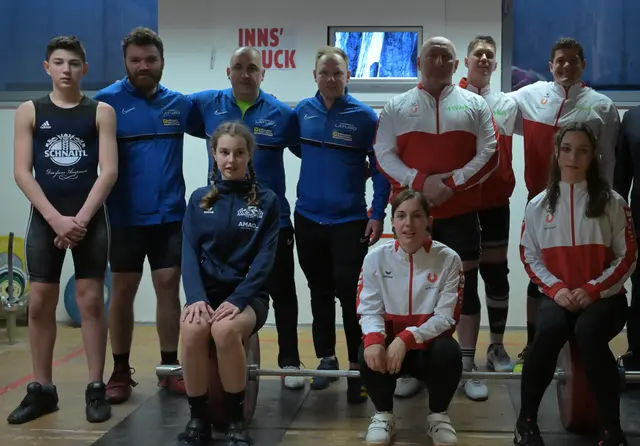 Die Teams links: ATSV Ranshofen und rechts WKG Innsbruck/Dornbirn

Foto. Anna Maria Jäger
