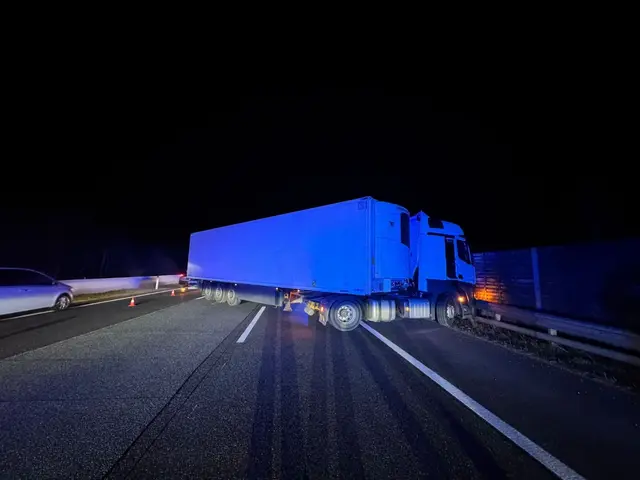 Ein Lkw-Lenker wurde zum Geisterfahrer. | Foto: BFKDO Neunkirchen/Feuerwehr Neunkirchen Stadt