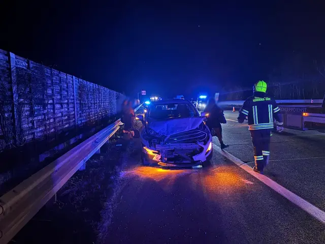 Bei der Geisterfahrt wurden sechs Pkw beschädigt. | Foto: BFKDO Neunkirchen/Feuerwehr Neunkirchen Stadt