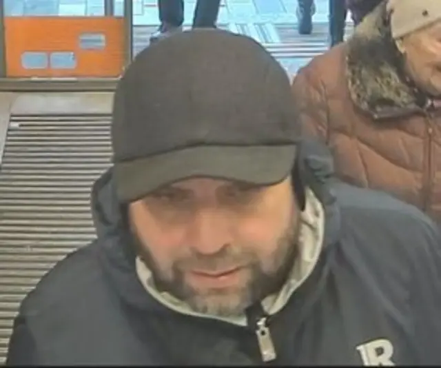 Erkennst du diesen Mann? Dann ruf die Polizei! | Foto: LPD Wien