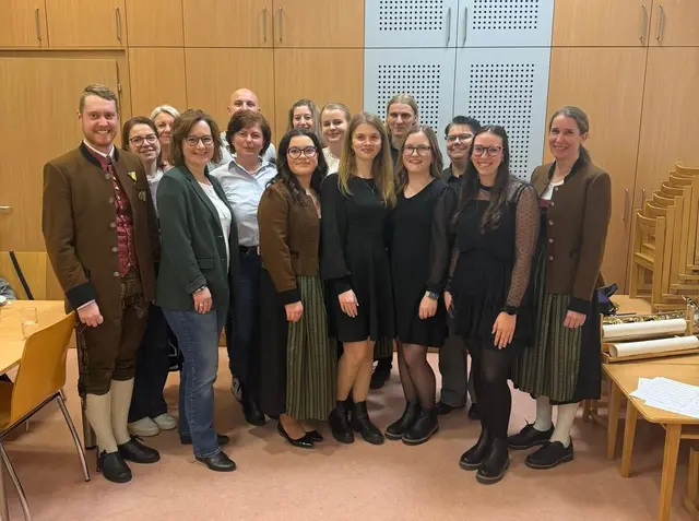 Der neue Vorstand der Stadtkapelle Wilhelmsburg unter der Leitung von Obfrau Astrid Parth (ganz rechts). | Foto: Anna Schmidt