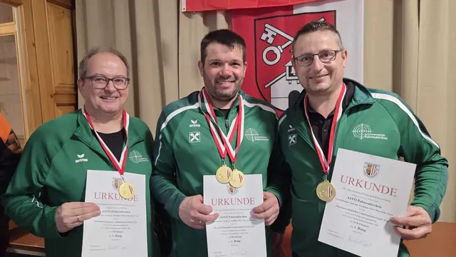 Der Schützenverein Pabneukirchen wurde Luftgewehr Landesmeister der Senioren in Bad Zell mit  Peter Mayrhofer, Andreas Tremetsberger und Karl Neulinger, von links. Andreas Tremetsberger (Mitte) holte sich auch den Einzel-Titel.  | Foto: Schützenverein Pabneukirchen