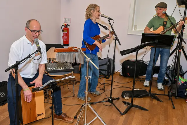 Die Band Green Leaves sorgte für eine beschwingte Stimmung beim Kleidertausch-GREEN EVENT im Pfarrsaal. | Foto: Rainer Weiß