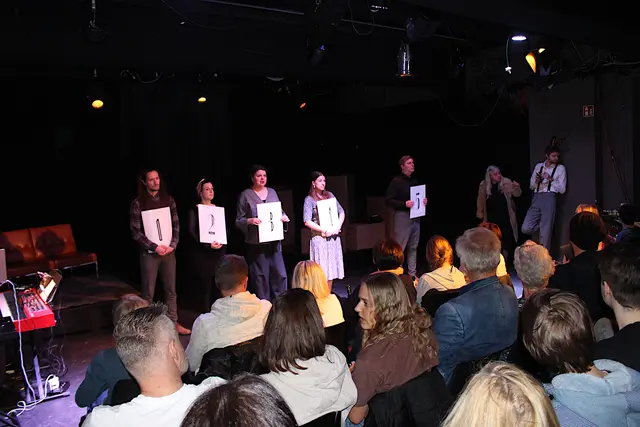 Das Publikum darf wie immer bei wichtige Details mitentscheiden.