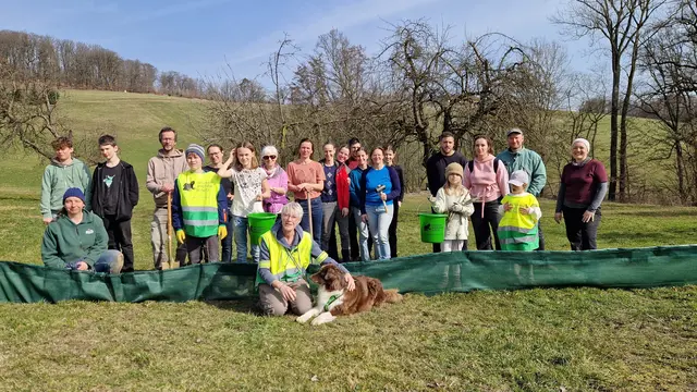 Viele ehrenamtliche Helfer:innen in Knierübl, Gemeinde Luftenberg. © U. Rubasch